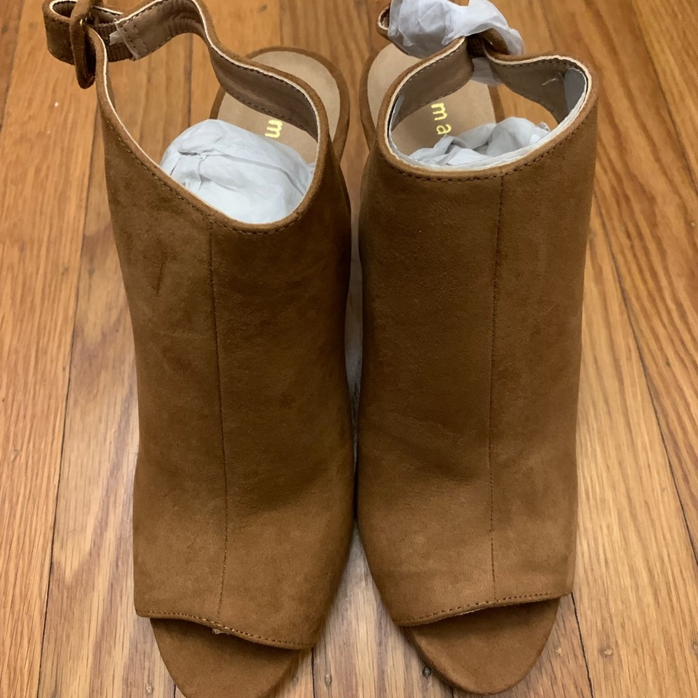 NWB Madden Girl Tan Suede Peep Toe Booties Size 9